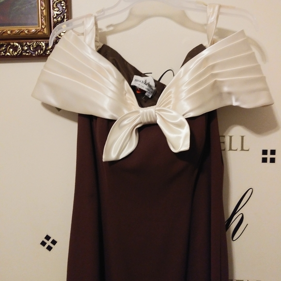 Dress - Picture 2 of 4